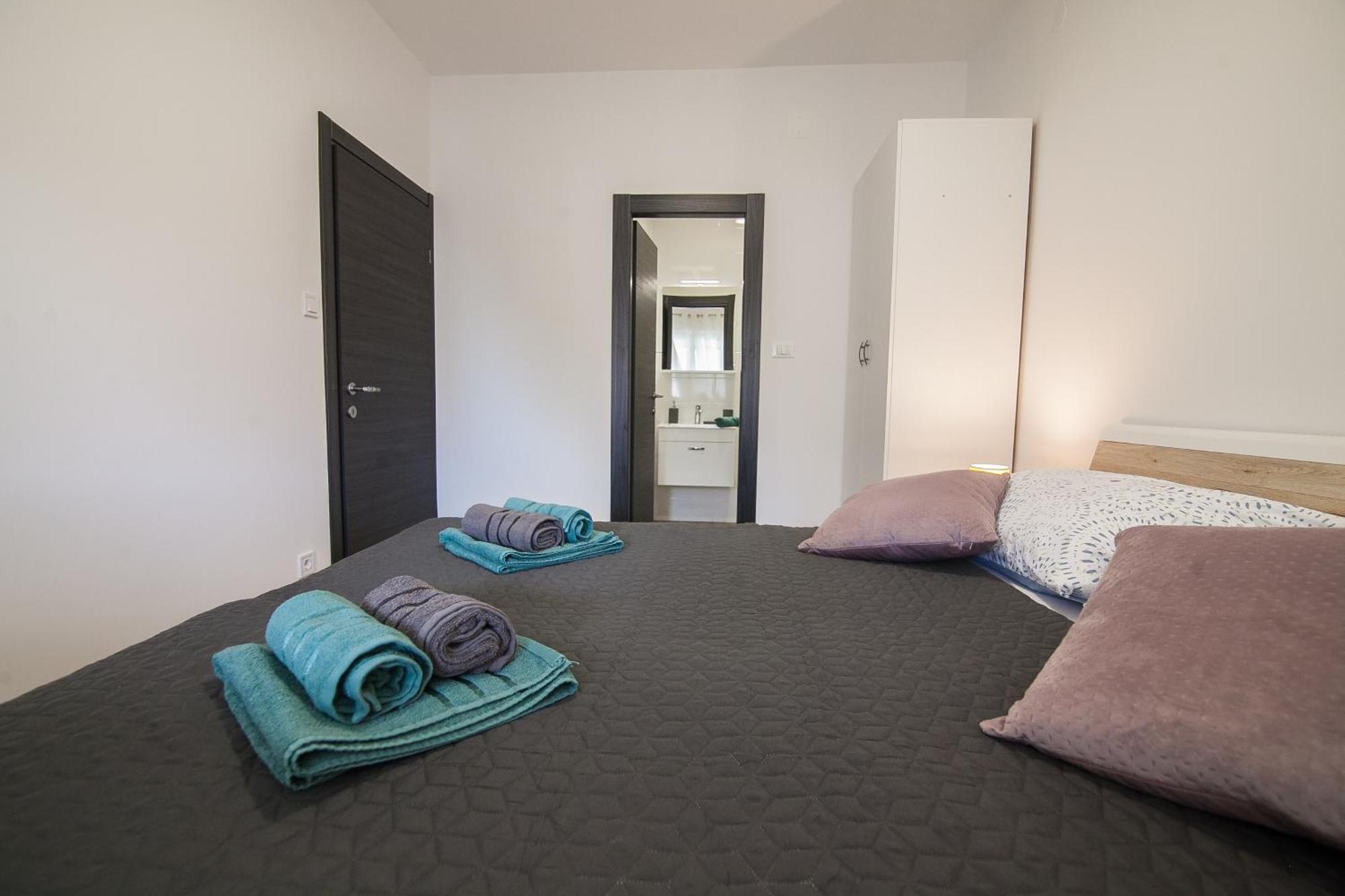 Family Apartments Brach Bol Eksteriør billede