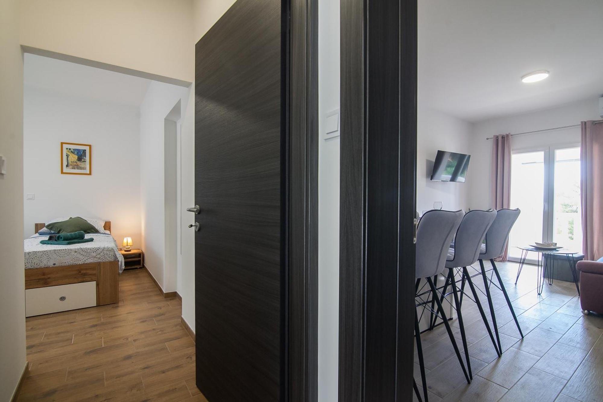 Family Apartments Brach Bol Eksteriør billede